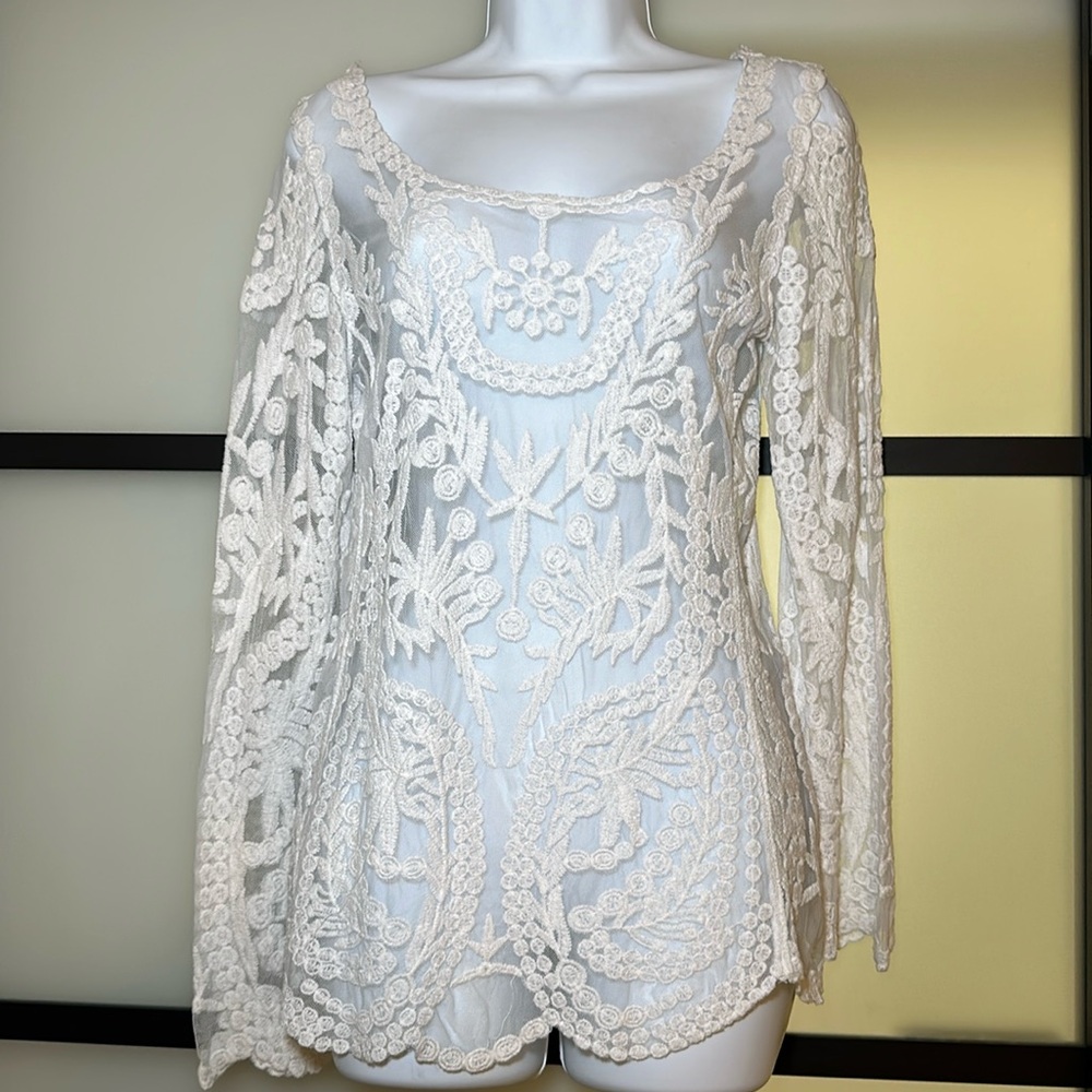 Embroidered lace sleeved shirt